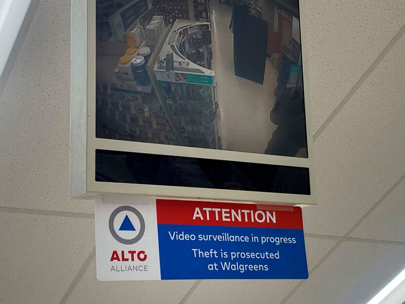 Cámaras de seguridad en una farmacia Walgreens en Queens, Nueva York.