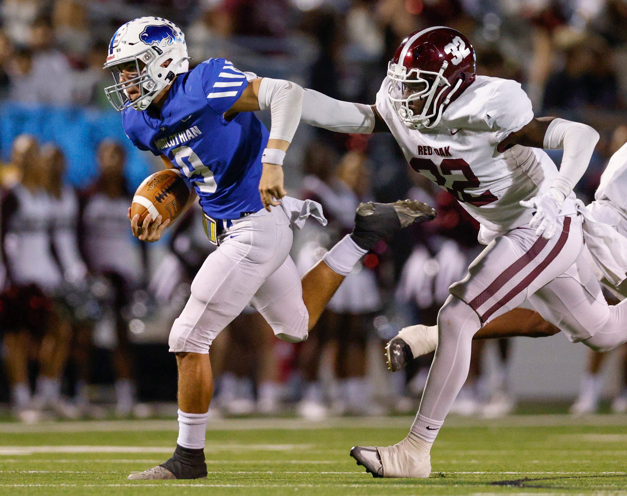 Midlothian quarterback Chad Ragle (9) races away from Red Oak defensive lineman Jordan...