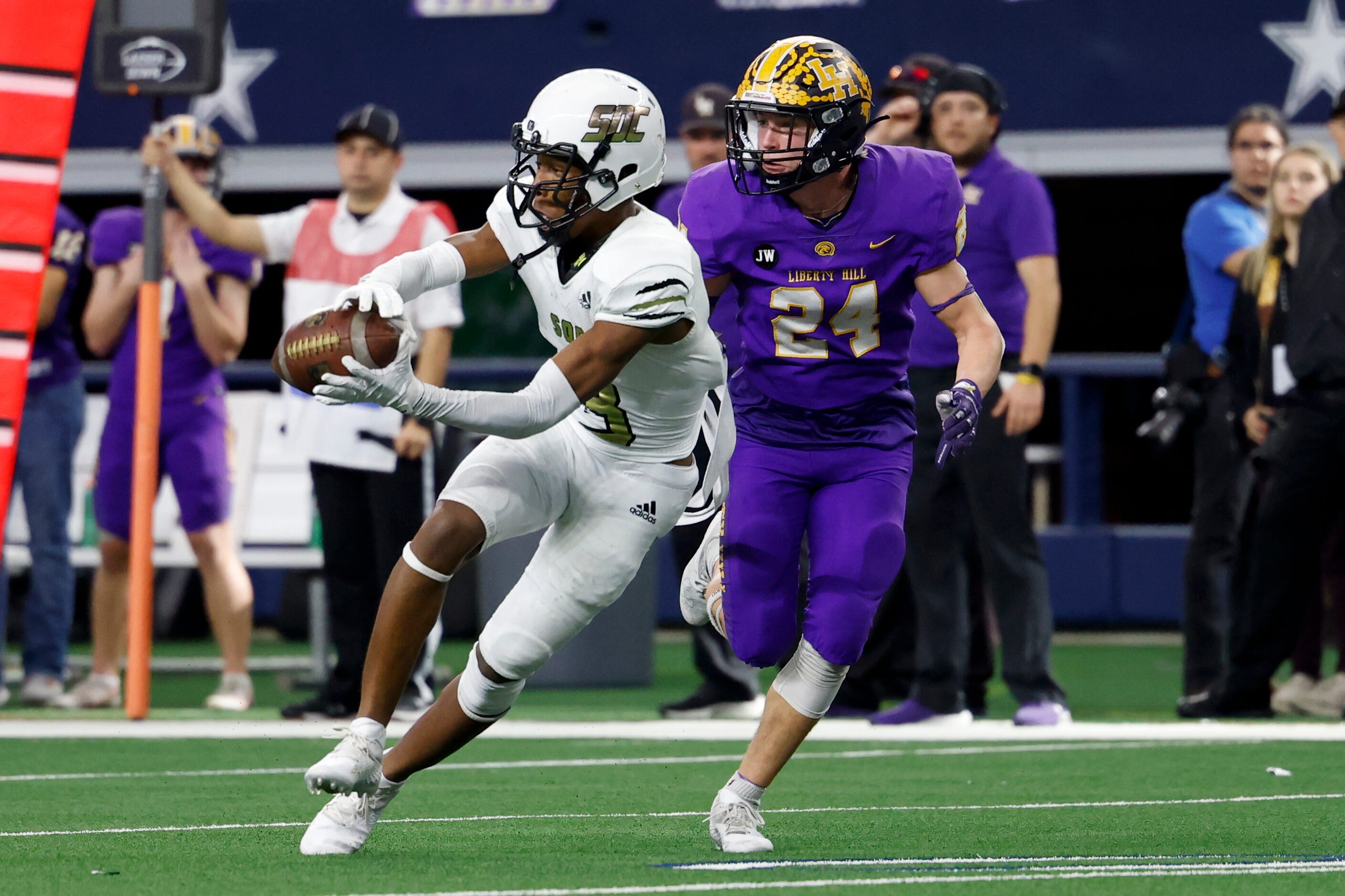 South Oak Cliff wide receiver Kylin Mathis (3) catches a pass in front of Liberty Hill...