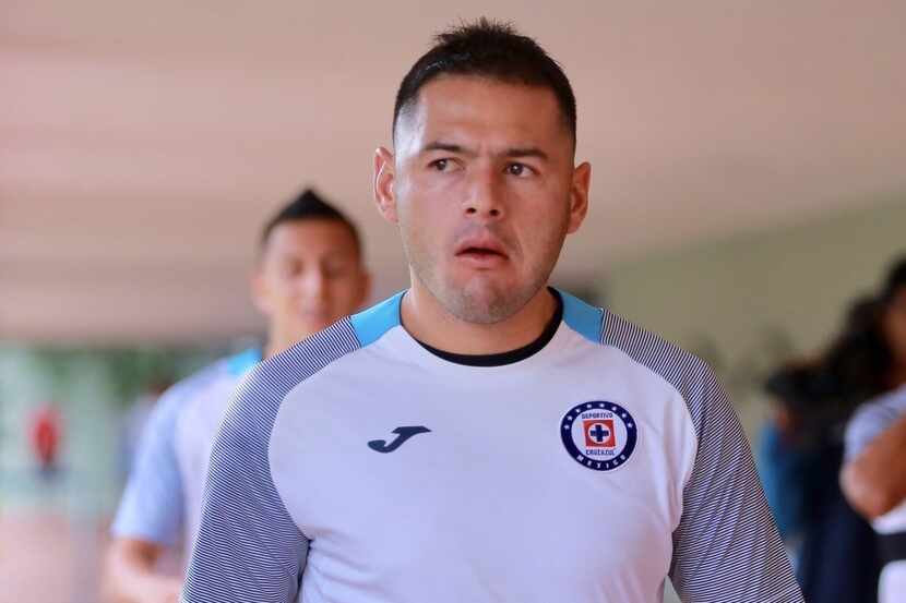 El defensa central paraguayo Pablo Aguilar sueña con ganar el título de la Liga MX con el...