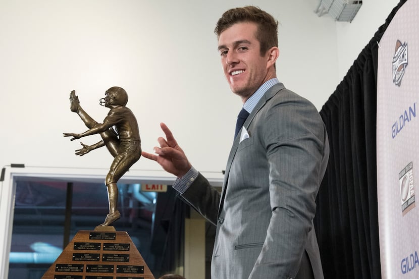 Texas' Michael Dickson, winner of the Ray Guy Award for outstanding punter, flashes "Hook...