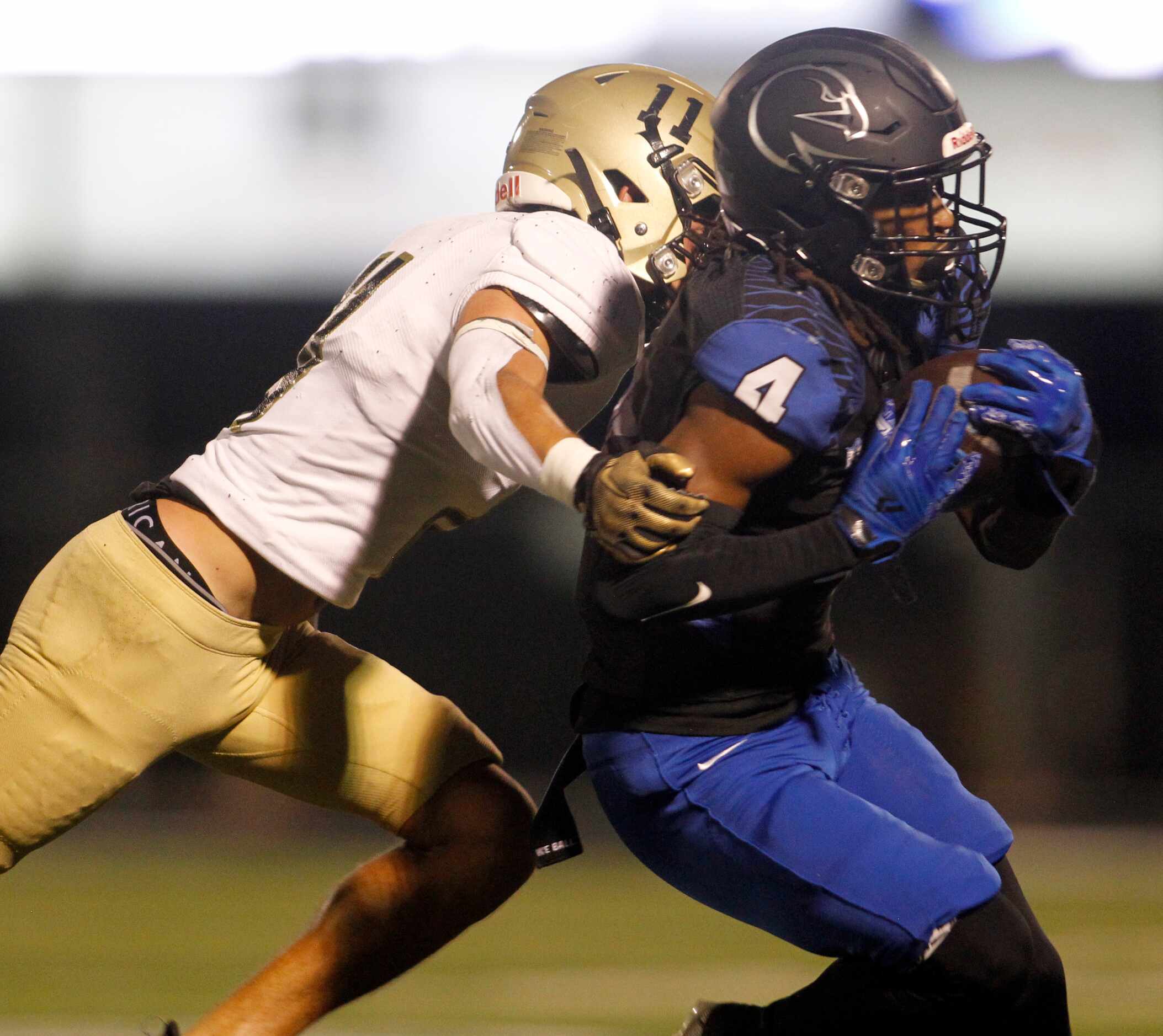 North Forney receiver Kasen McCoy (4) pulls in a reception in front of Royse City defensive...