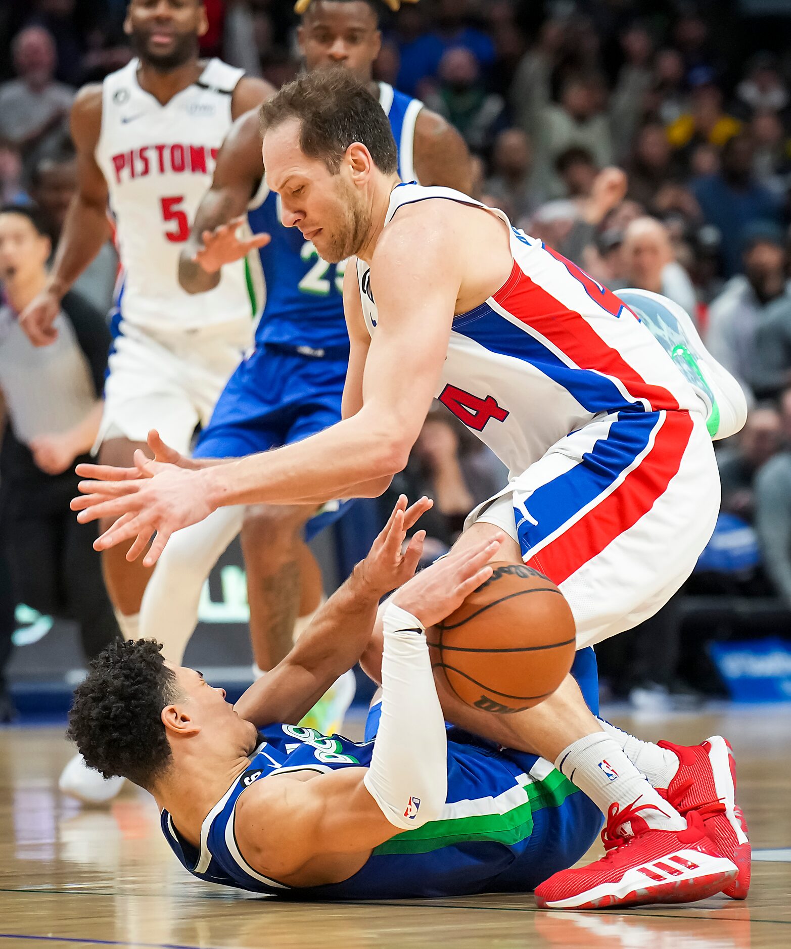 Dallas Mavericks guard Josh Green (8) wrestles for a loose ball with Detroit Pistons forward...