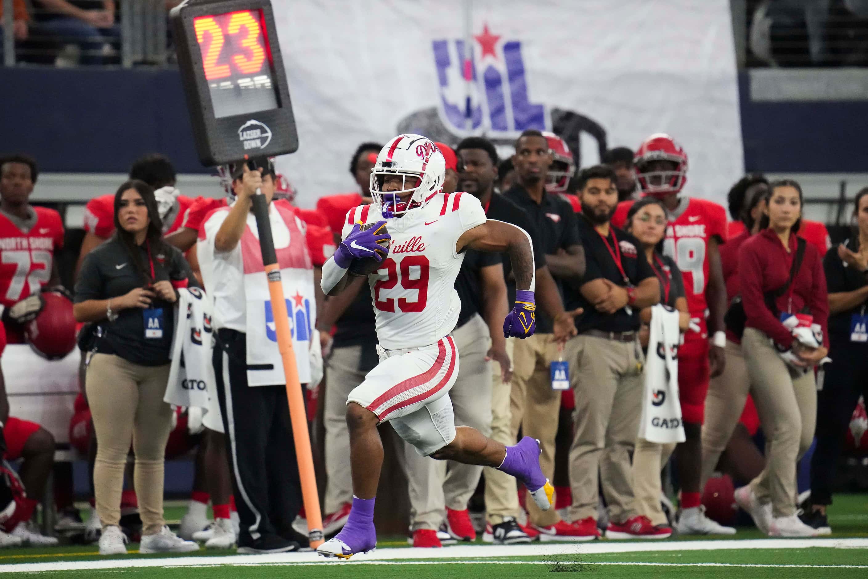 Duncanville running back Caden Durham (29) races down the sidelines on a 72-yard touchdown...