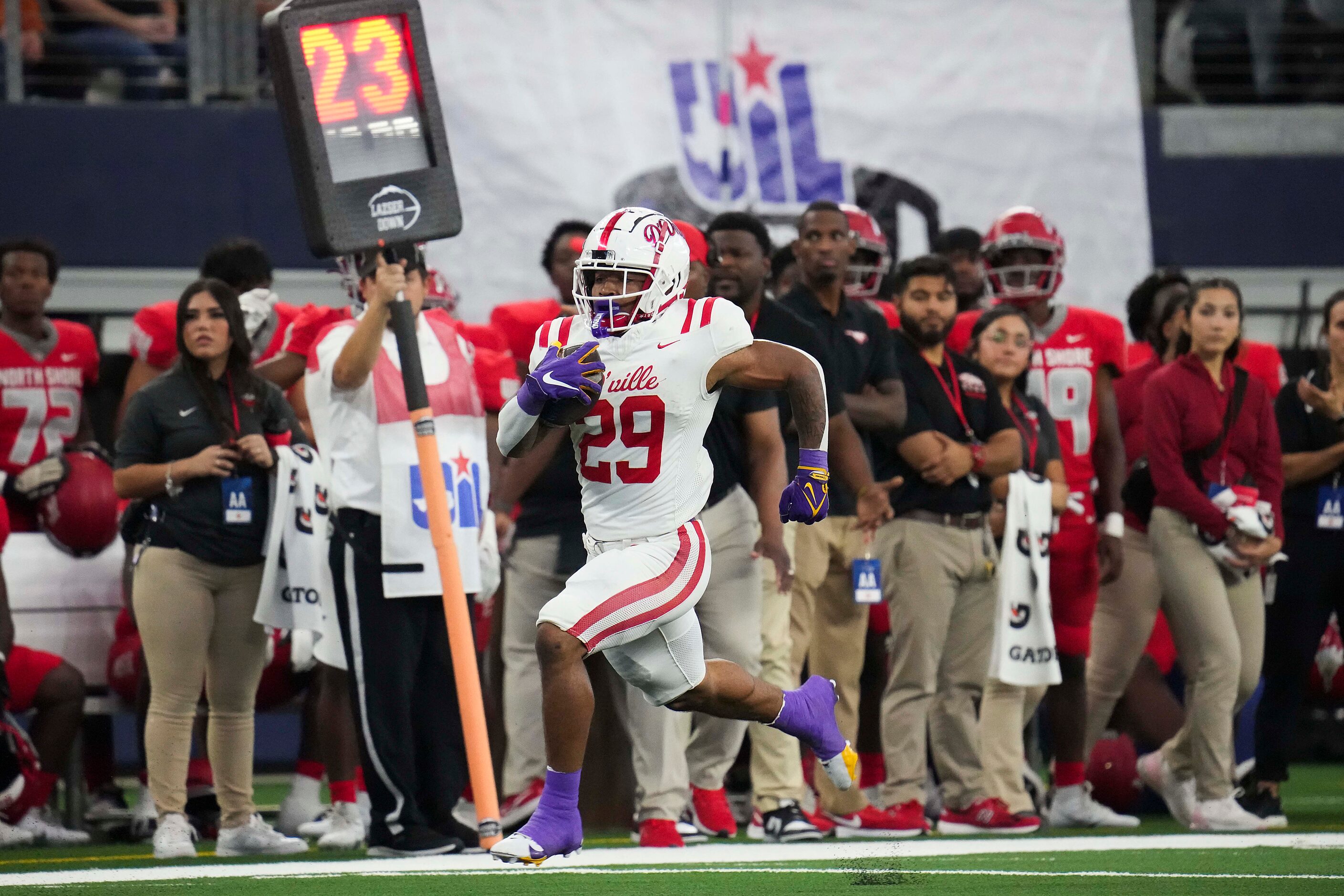 Duncanville running back Caden Durham (29) races down the sidelines on a 72-yard touchdown...