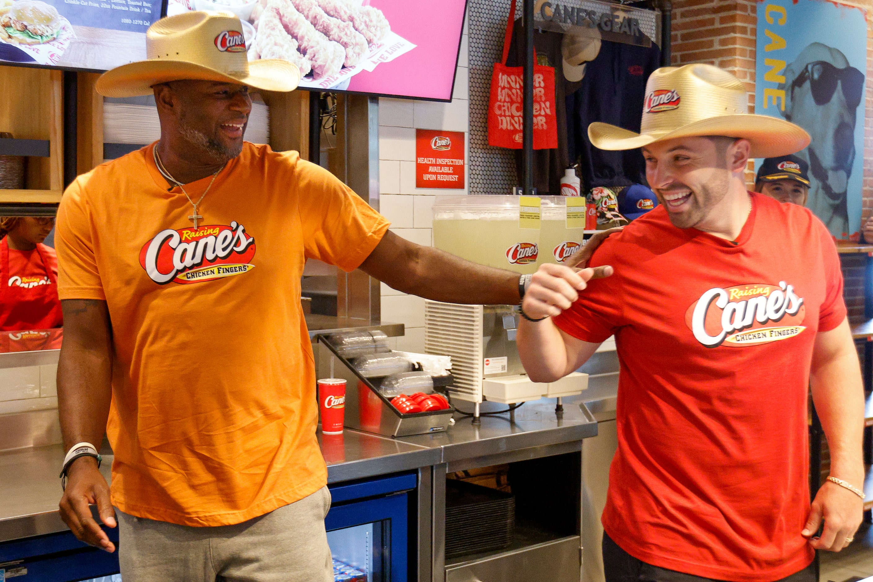 Former Texas quarterback Vince Young (left) jokes with former Oklahoma quarterback Baker...