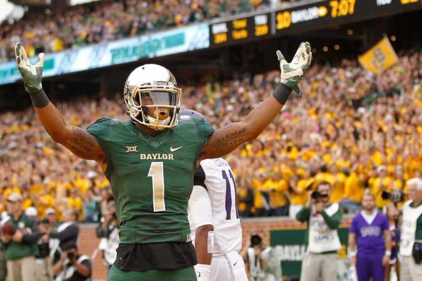 Baylor Bears wide receiver Corey Coleman (1) celebrates after catching a touchdown pass...