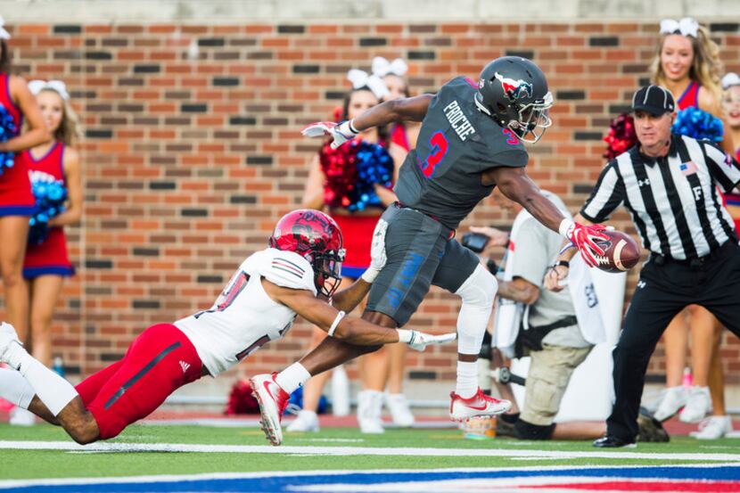 Southern Methodist Mustangs wide receiver James Proche (3) crosses the goal line with the...