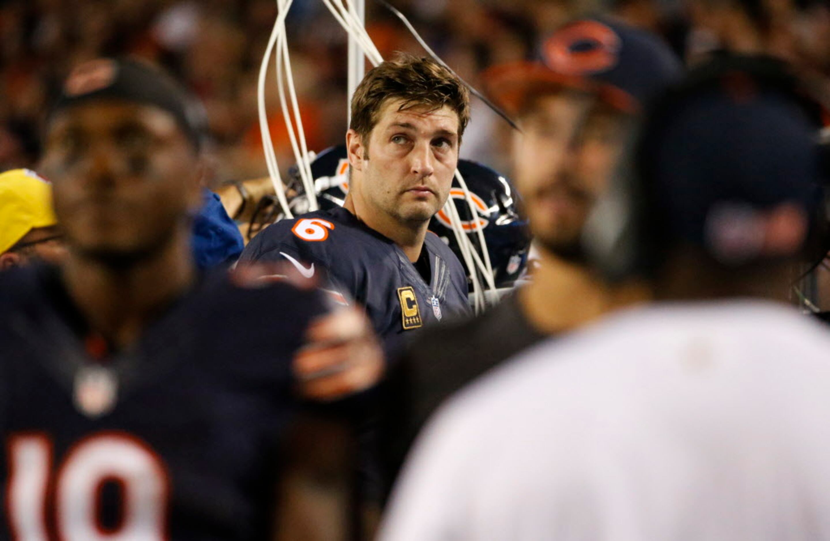 Chicago Bears' Jay Cutler (6) hands off the ball to running back