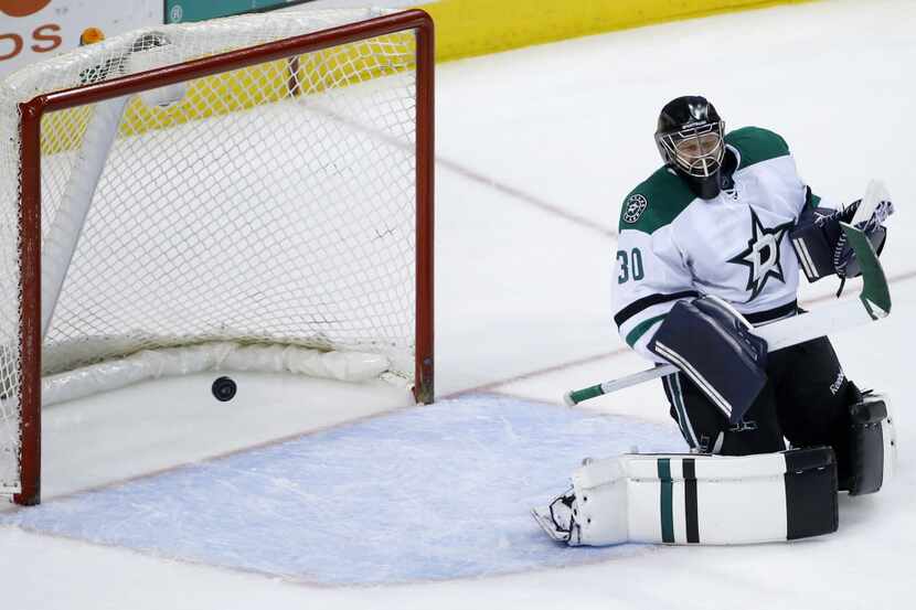 Dallas Stars' Tim Thomas reacts after giving up a goal to Philadelphia Flyers' Wayne...
