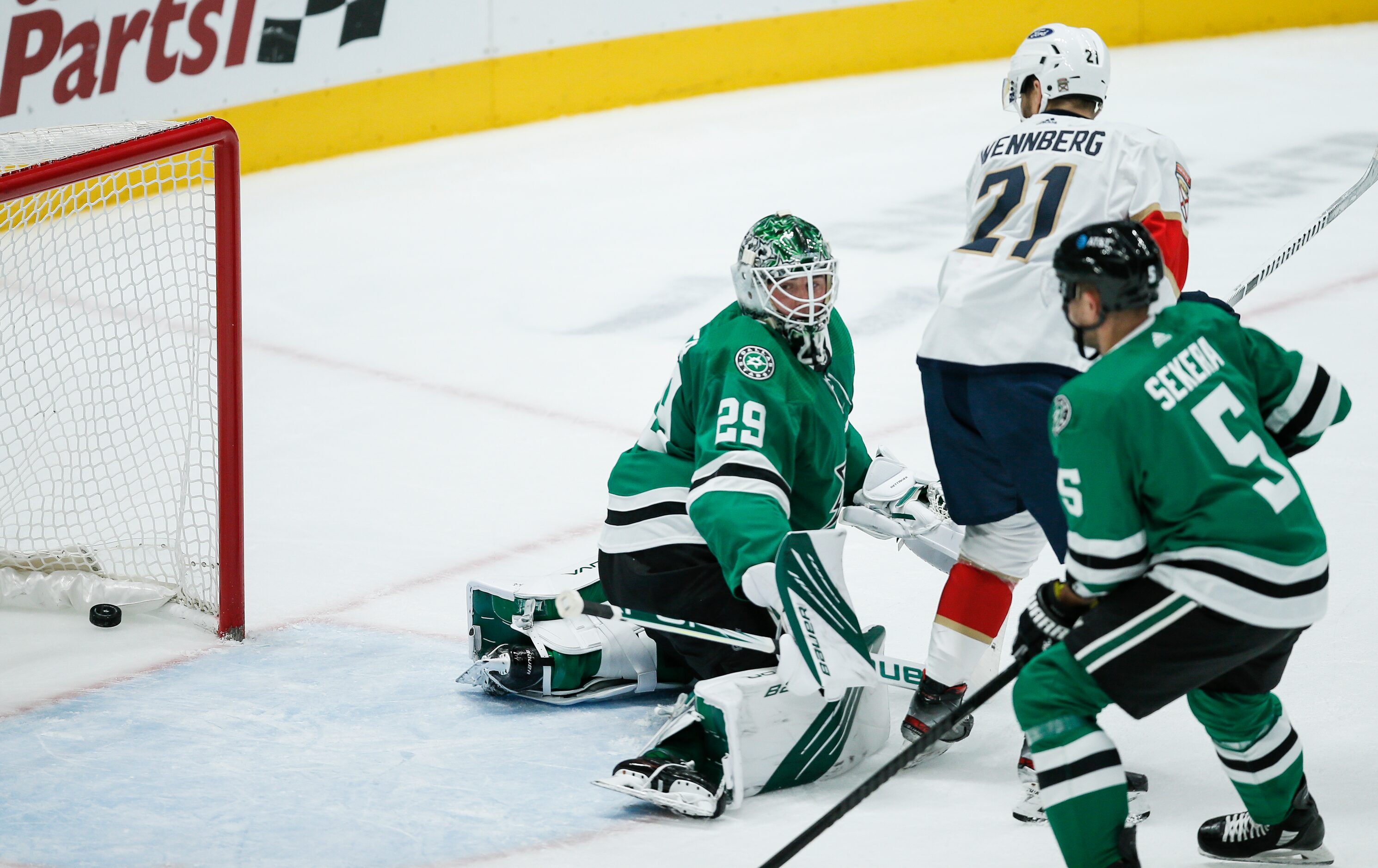 Florida Panthers forward Alex Wennberg (21) screens Dallas Stars goaltender Jake Oettinger...