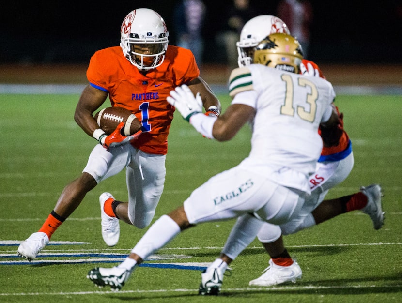 Duncanville wide receiver Tre Siggers (1) runs the ball as tight end Mackendrick Jackson (6)...