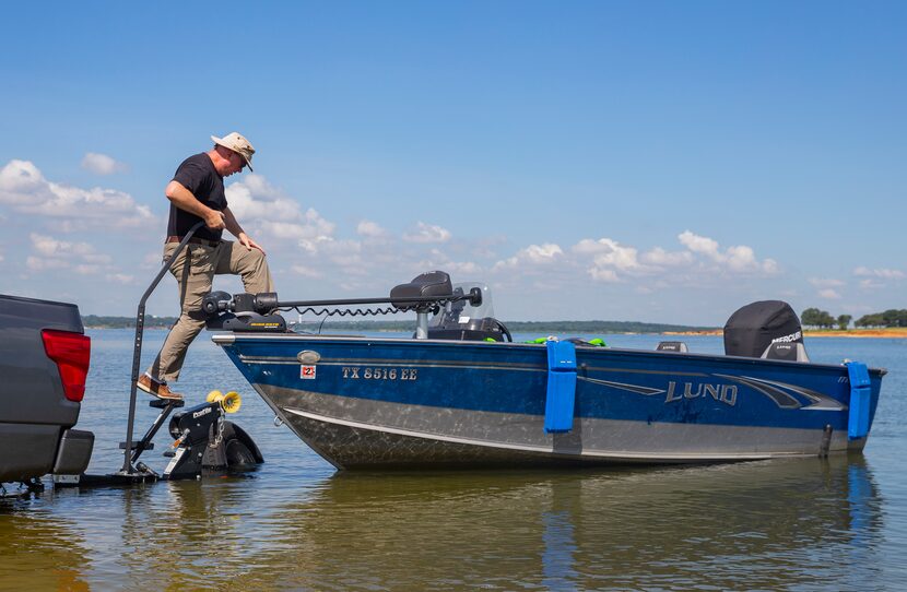 Steve Reideler from Denton unloads his boat onto Grapevine Lake from Murrell Park on July...