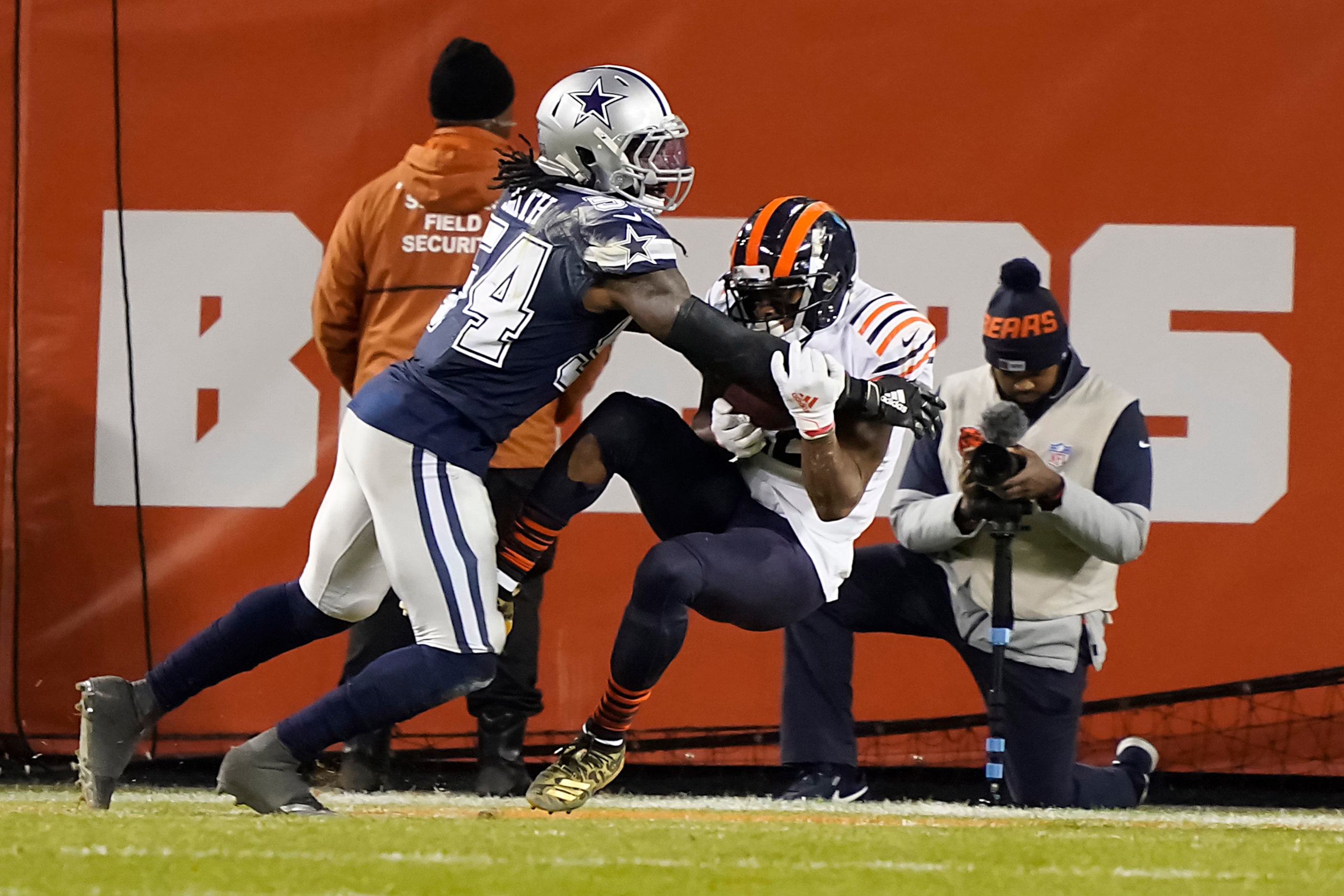 Chicago Bears wide receiver Allen Robinson (12) catches a touchdown as Dallas Cowboys middle...