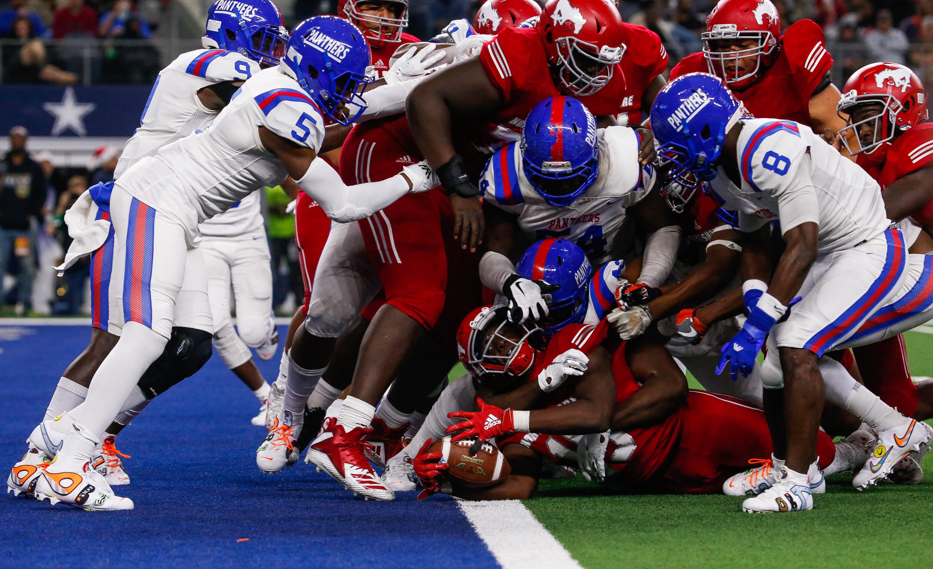 North Shore's RB Roger Hagan (15) scores in a 2-yard rush in the second quarter of a Class...