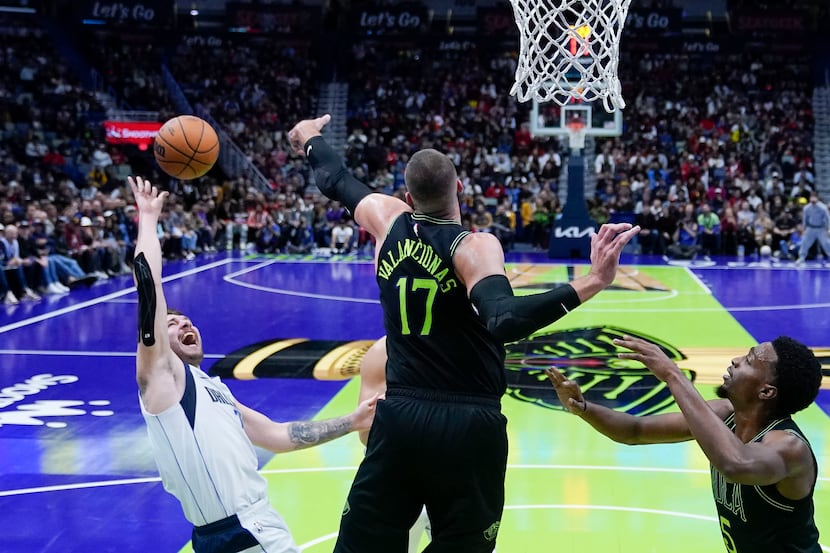 Dallas Mavericks guard Luka Doncic shoots against New Orleans Pelicans center Jonas...
