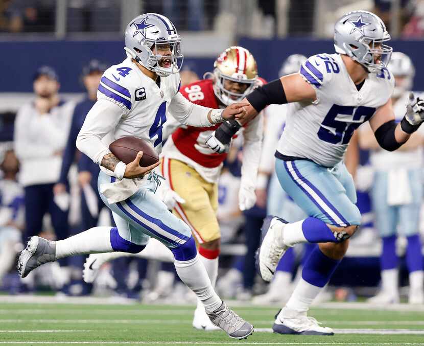 Dallas Cowboys quarterback Dak Prescott (4) takes off running on a draw play in the final...