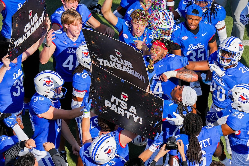 SMU safety Brandon Crossley (1) celebrates with teammates after returning a fumble 50 yards...