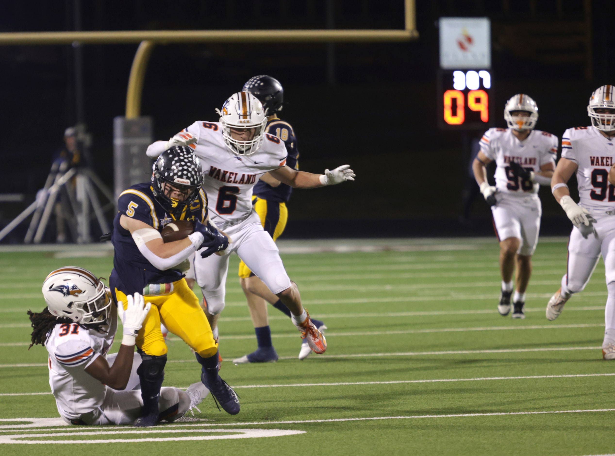 Frisco Wakeland's Cedric Thornton (31) tries to take down Highland Park running back James...