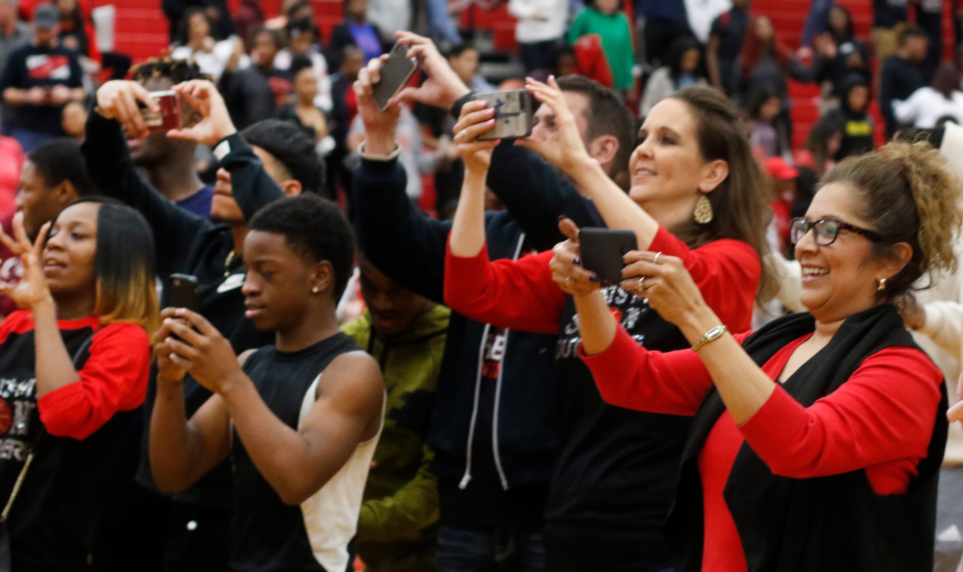 Mesquite Horn fans and supporters crowd to snap a photo of their team following the Jaguars'...