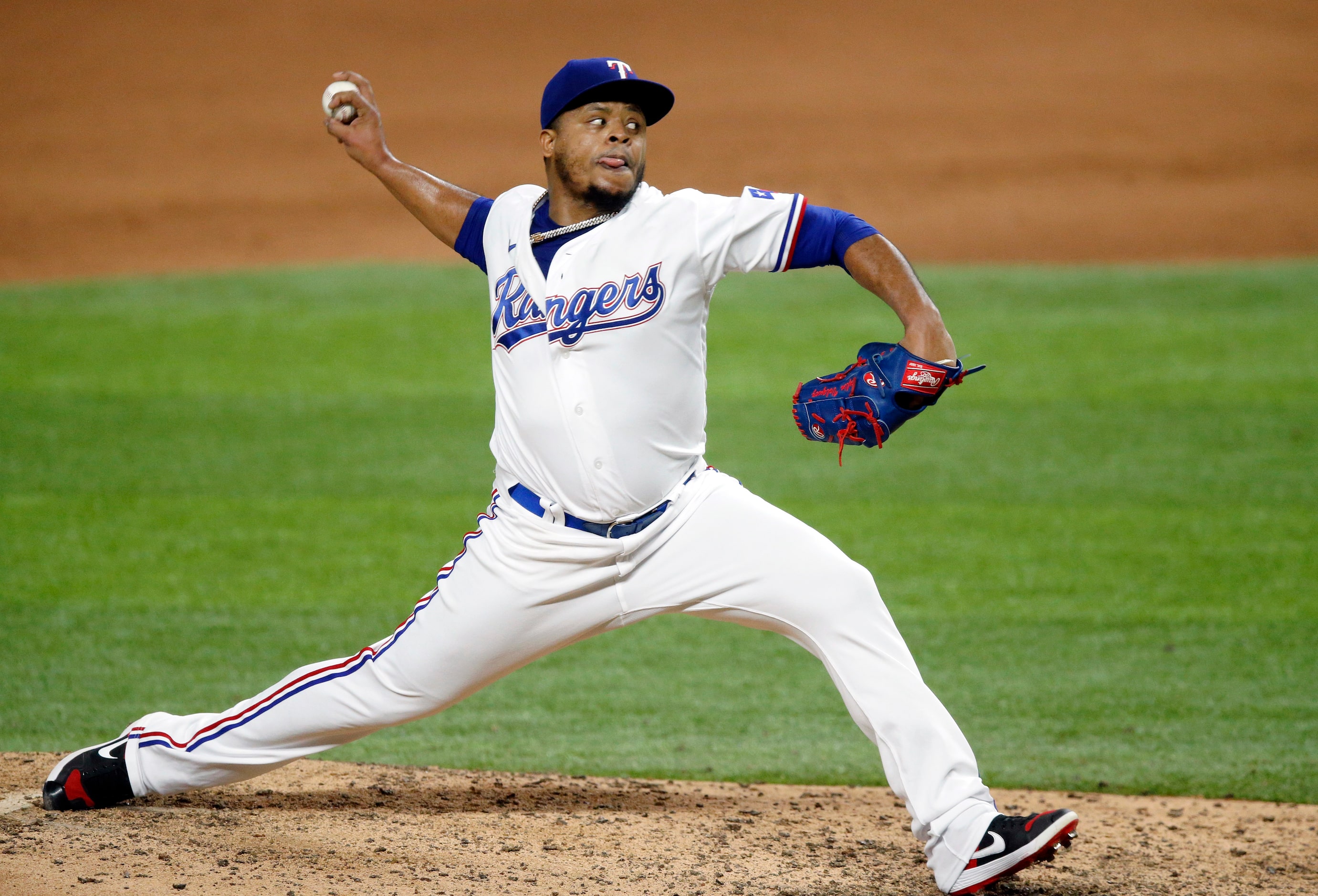 Texas Rangers relief pitcher Edinson Volquez (36) throws to the Arizona Diamondbacks during...