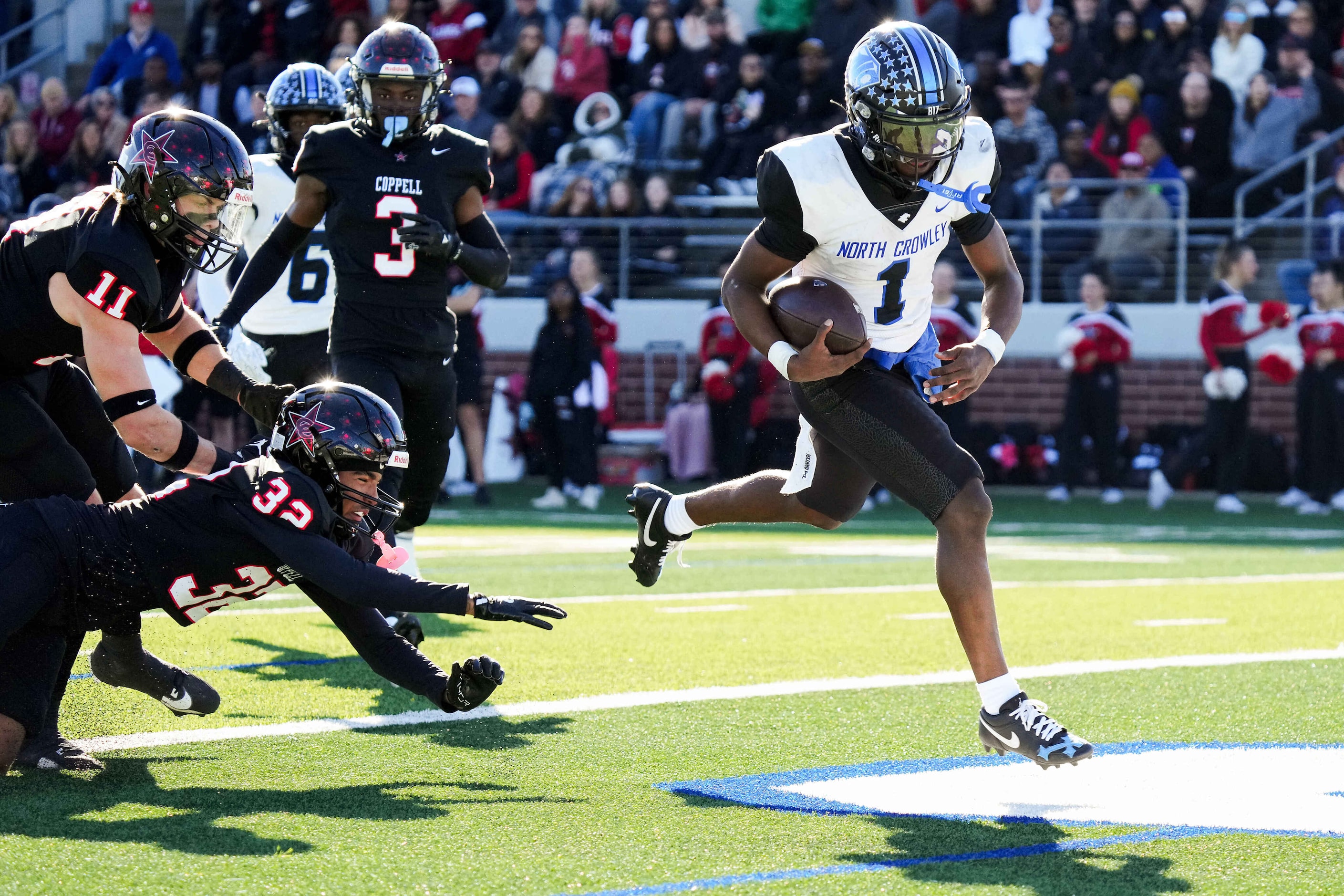 North Crowley running back Cornelius Warren (1) scores on a a touchdown run past Coppell...