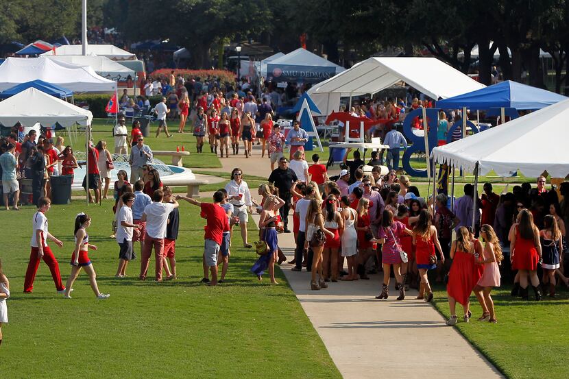 SMU students gathered on the mall in front of Dallas Hall and the boulevard before the...