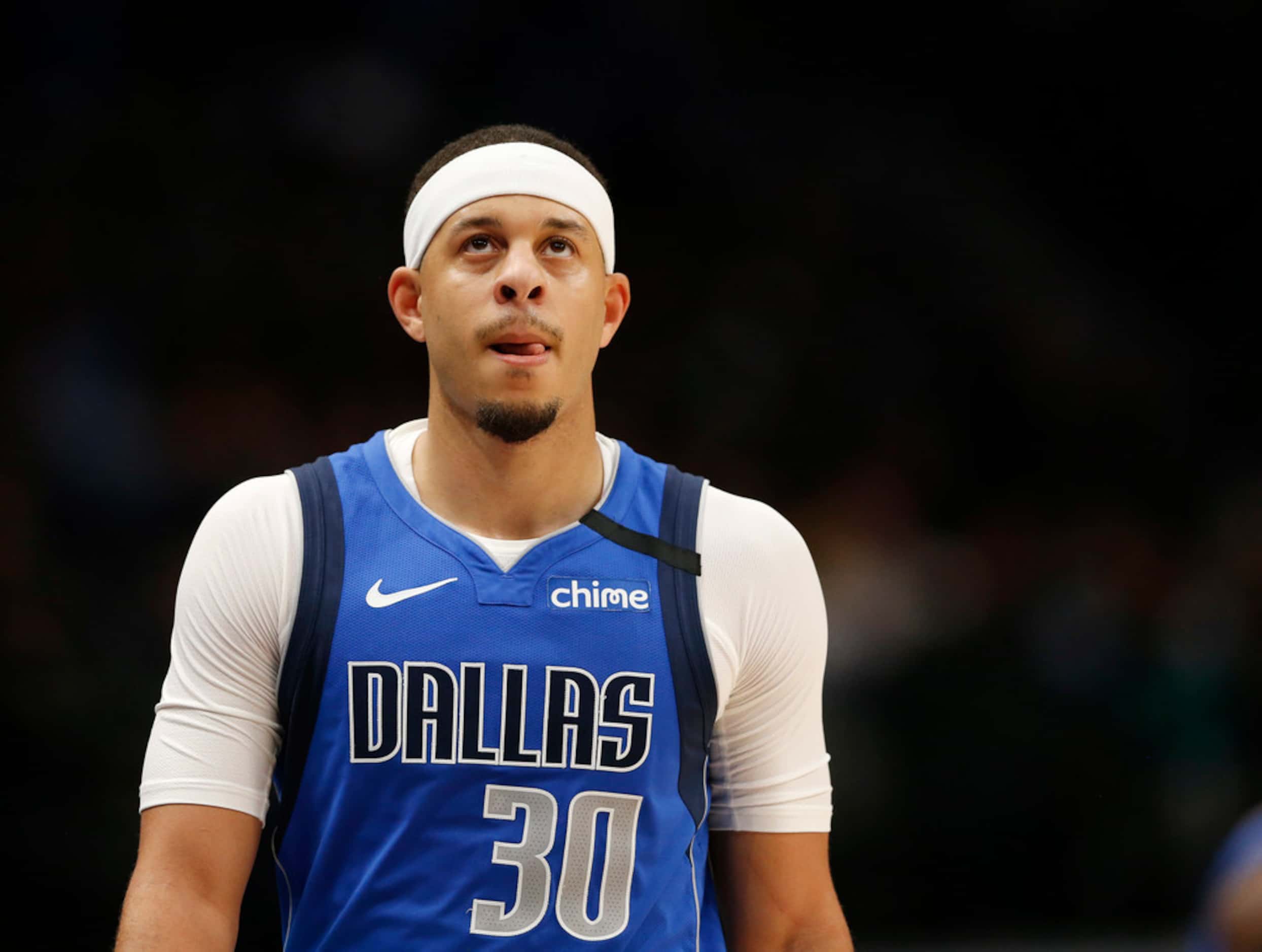 Dallas Mavericks guard Seth Curry (30) makes his way to the bench in a game against the New...