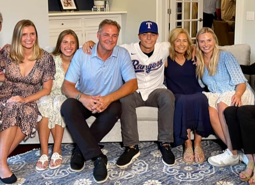 From L to R: Lindsay, Katelyn, Al, Jack, Lori and Carly Leiter. 