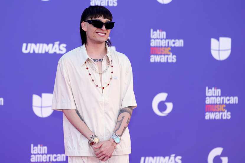 Peso Pluma a su llegada en los Latin American Music Awards el jueves 20 de abril de 2023, en...