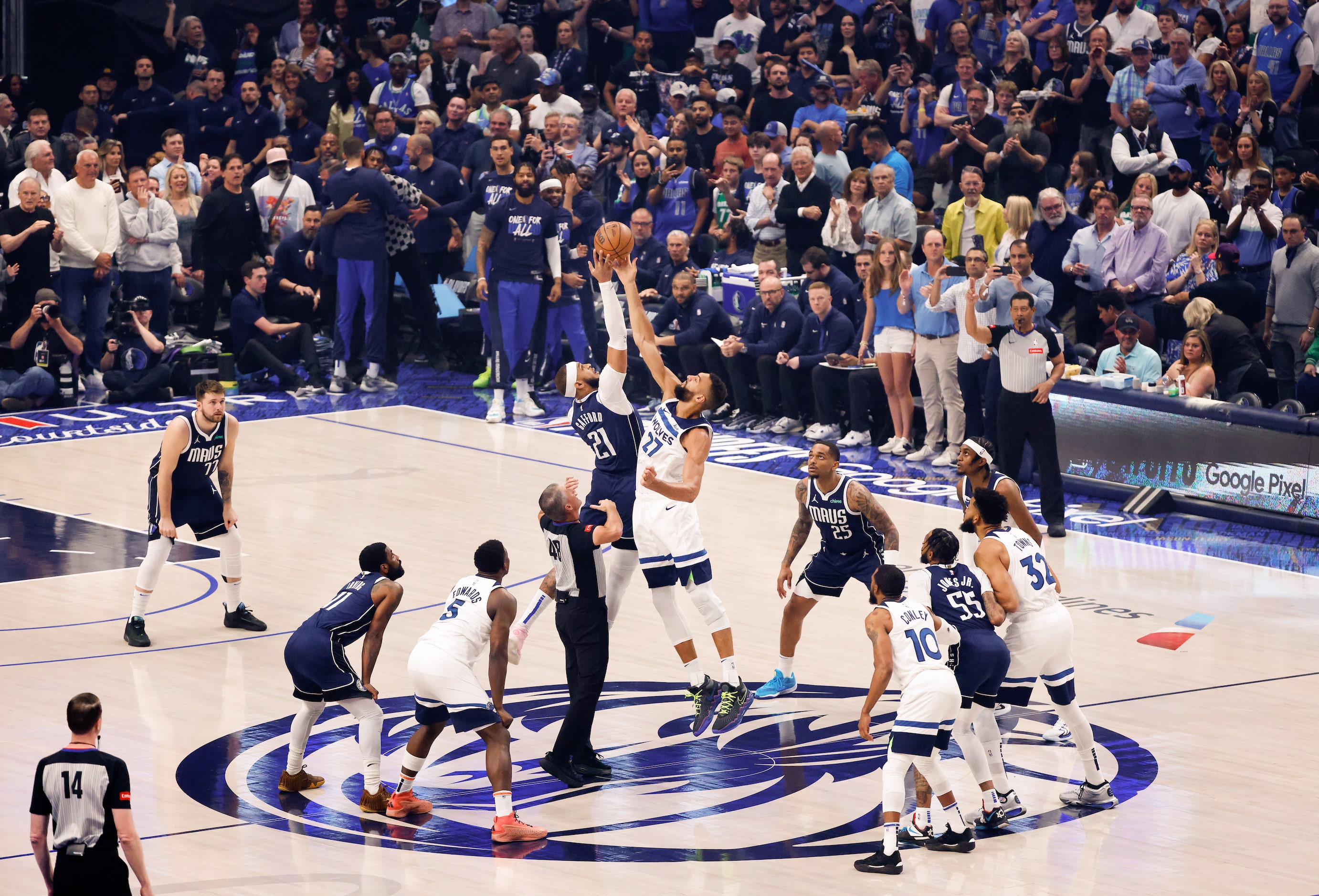 Dallas Mavericks center Daniel Gafford (21) and Minnesota Timberwolves center Rudy Gobert...