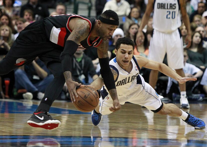 Dallas Mavericks point guard Shane Larkin (3) dives for a loose ball against Portland Trail...