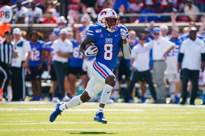 SMU wide receiver Reggie Roberson Jr. (8) races untouched to the end zone on a 75-yard...