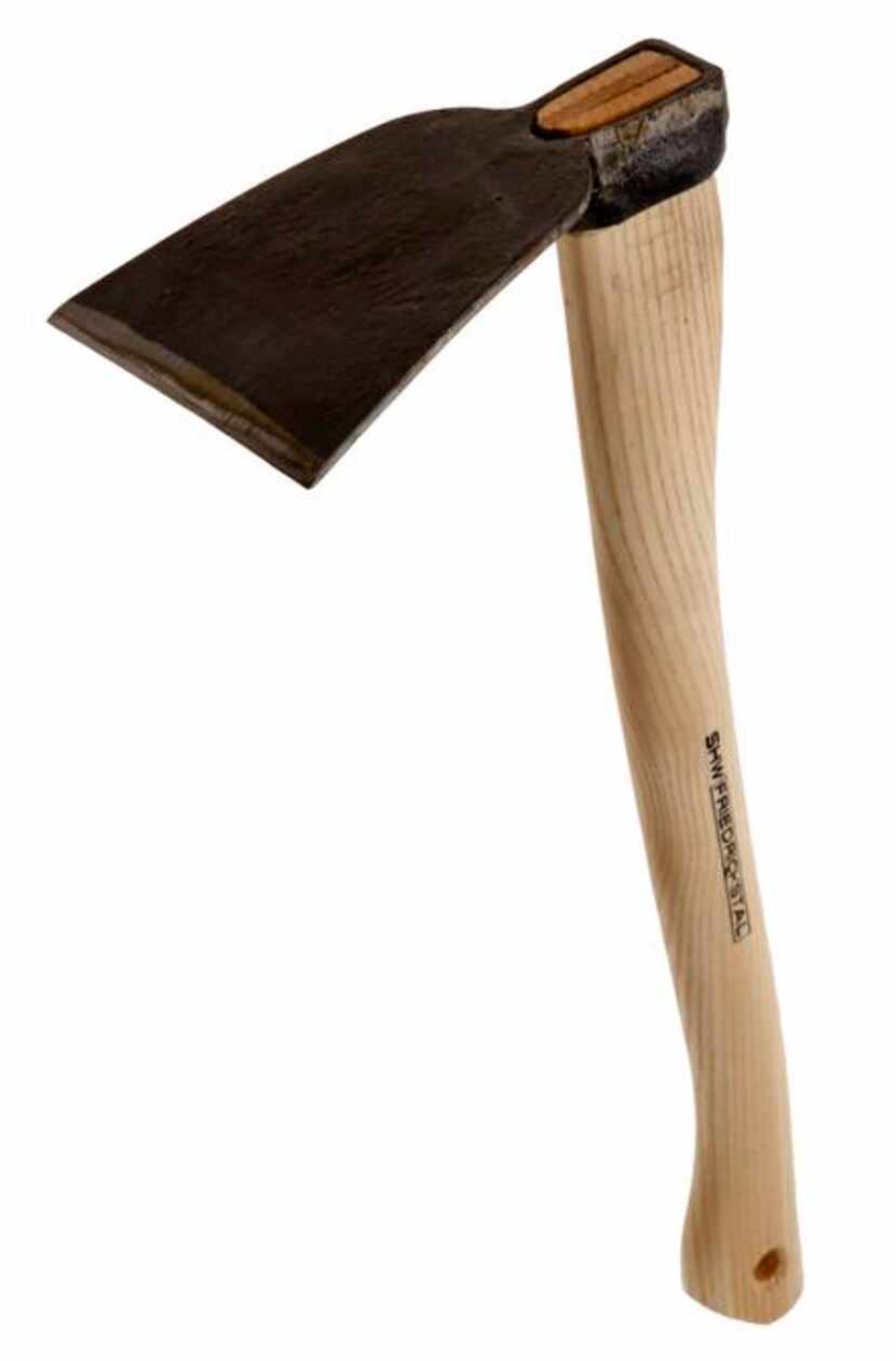 
A hand-held digging tool by German maker SHW resembles the "sang" tool used in Appalachia...