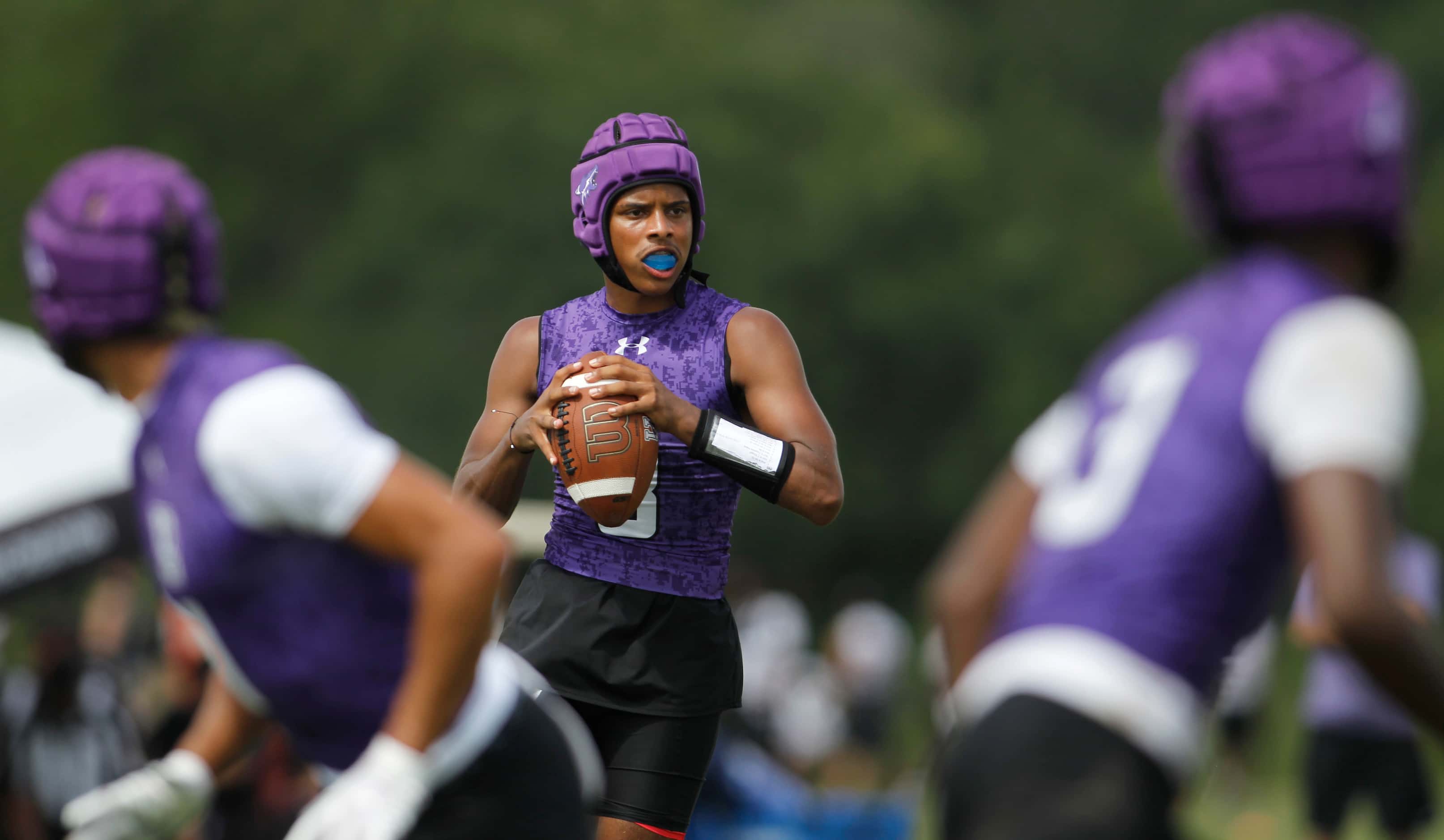 Anna quarterback Ziondre Williams (8) visually presses his options as he looks to deliver a...