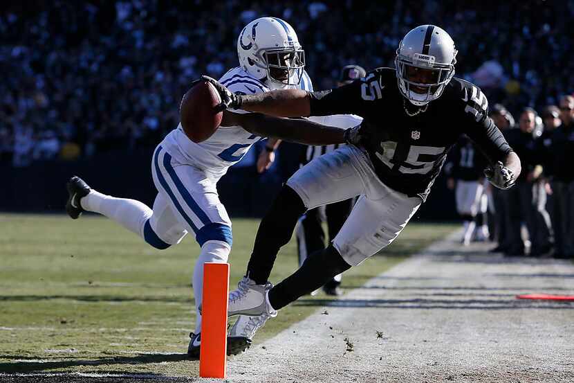 OAKLAND, CA - DECEMBER 24:  Michael Crabtree #15 of the Oakland Raiders dives short of the...
