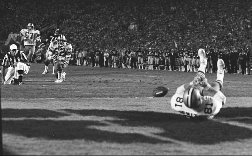 A wide open Dallas Cowboys Jackie Smith misses a pass in the end zone against the Pittsburgh...