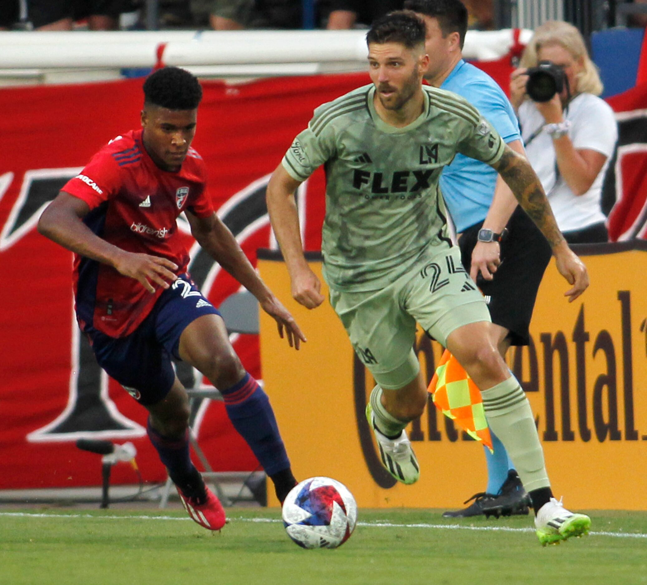 FC Dallas defender Geovane de Jesus Rocha (2) controls the ball as LA FC defender Ryan...