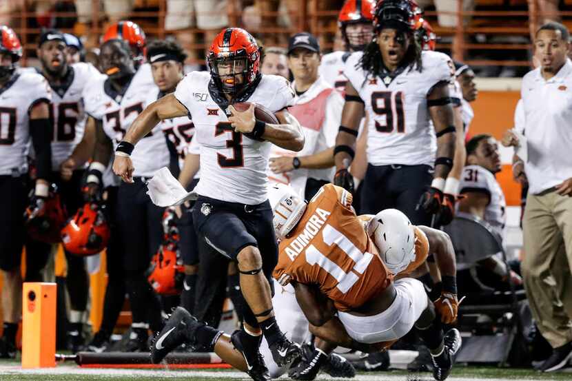 AUSTIN, TX - SEPTEMBER 21:  Spencer Sanders #3 of the Oklahoma State Cowboys scrambles for a...