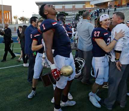 Denton Ryan High School Ja'tavion Sanders (1) lets out a scream while holding the...