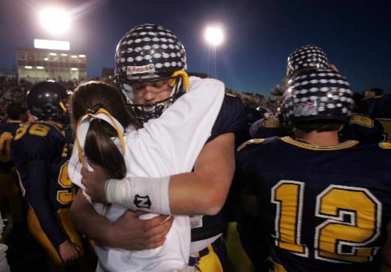  Highland Park QB Matthew Stafford (7) hugs a cheerleader after the Scots won the 4A...