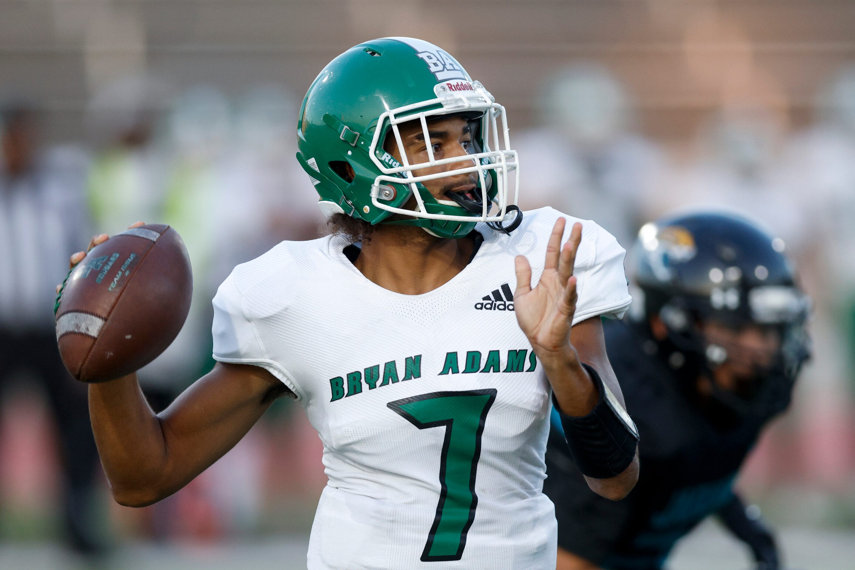 Bryan Adams quarterback Rayvon Jackson Jr. (7) passes the ball during the first half of a...