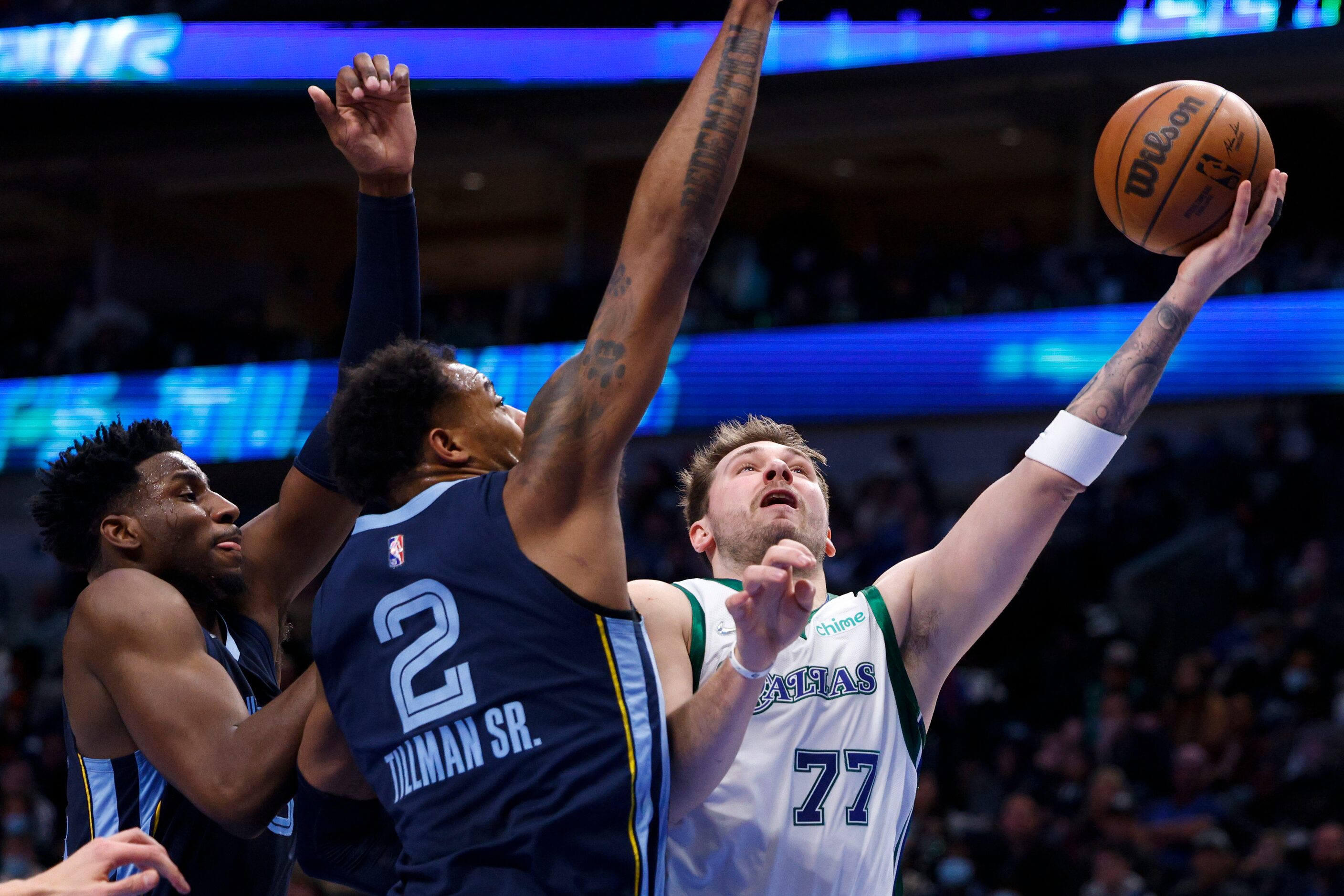 Dallas Mavericks guard Luka Doncic (77) attempts a lay up in front of Memphis Grizzlies...