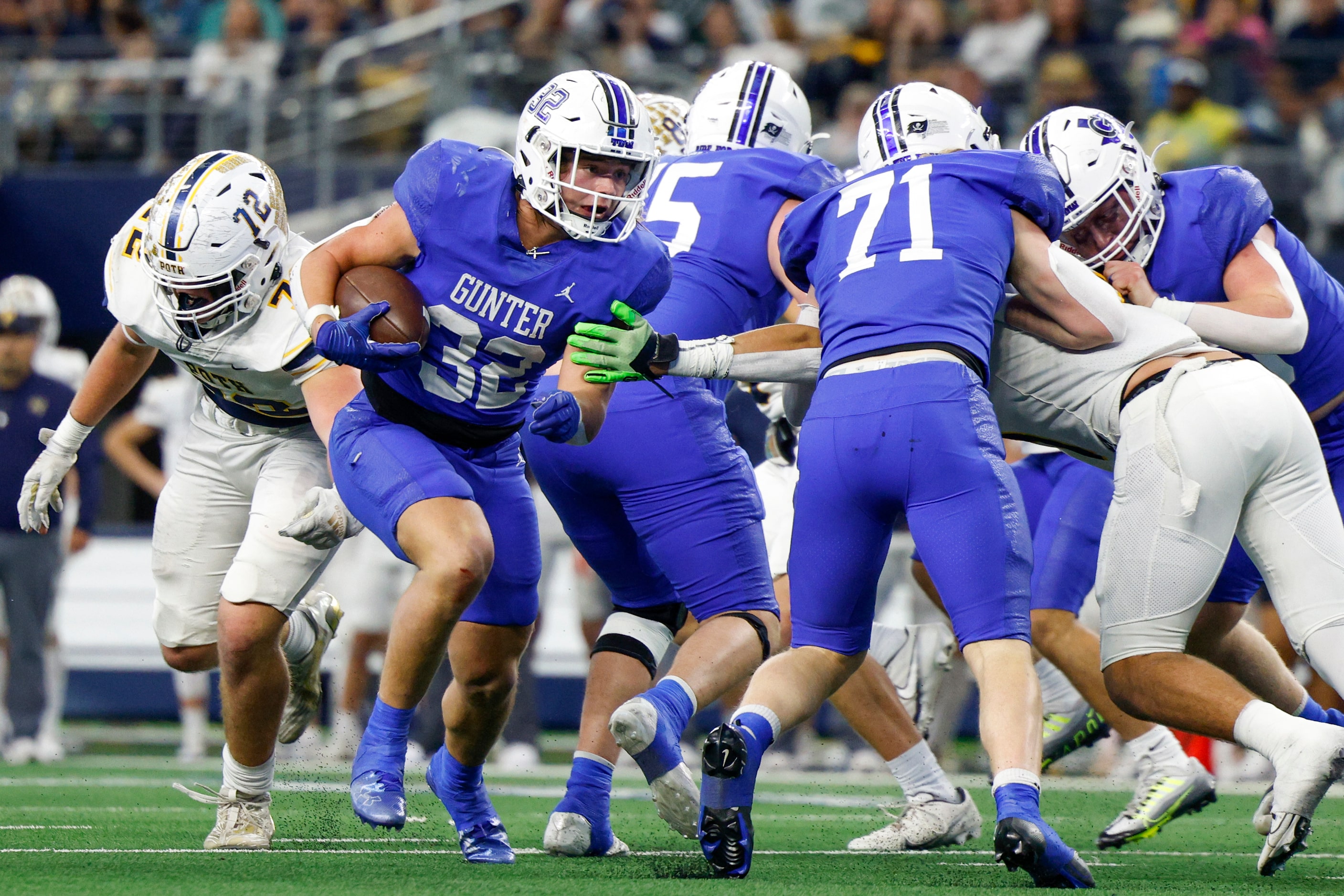 Gunter running back Ashton Bennett (32) runs for a touchdown during the first half of the...