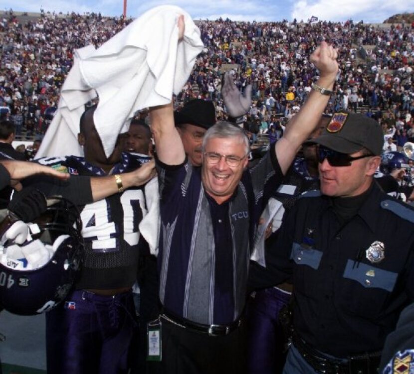 ORG XMIT:  [NS_31TCUUSCJube]  Caption: (shot 12-31-98) DIGITAL IMAGE -- TCU coach Dennis ...