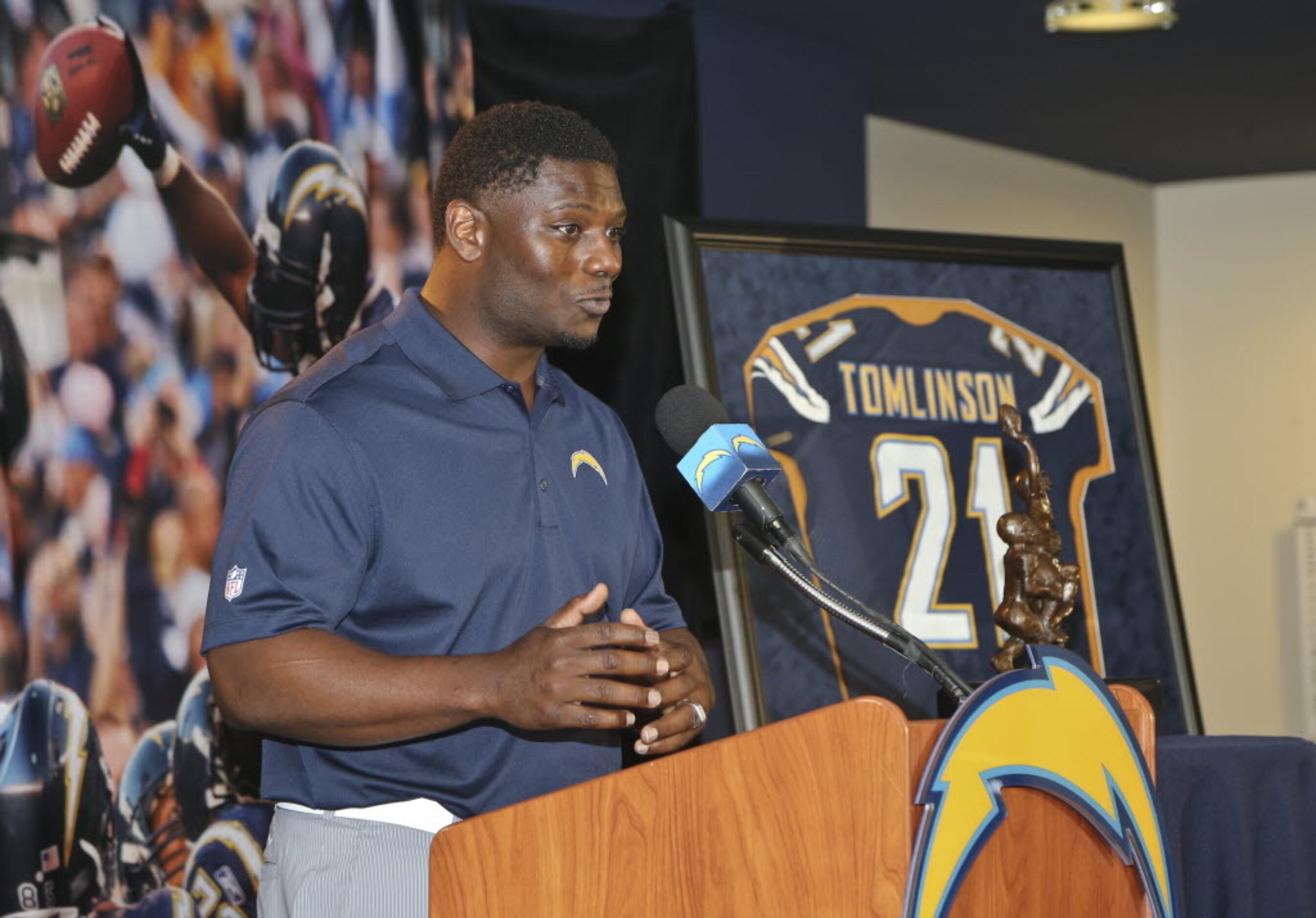 Chargers retire LaDainian Tomlinson's jersey 