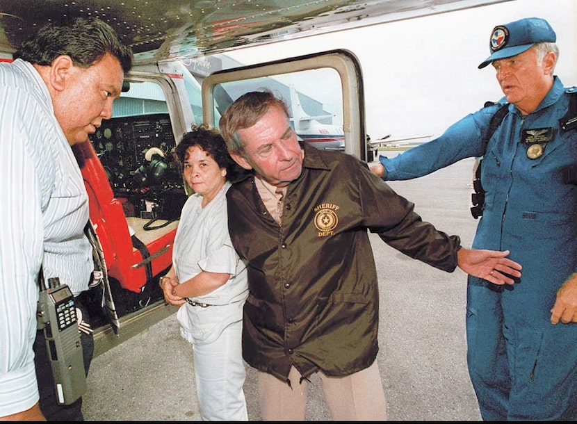 Nueces County Sheriff, J.P. Luby, center, escorts Yolanda Saldivar, in white, to a Texas...