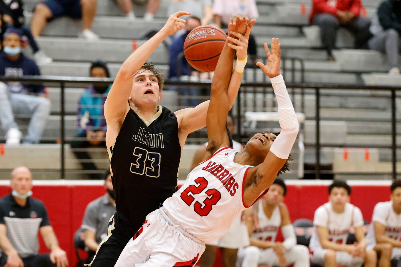 Jesuit’s Gavin Perryman (33) fouls Arlington Martin’s Denymh Smith (23) during their high...