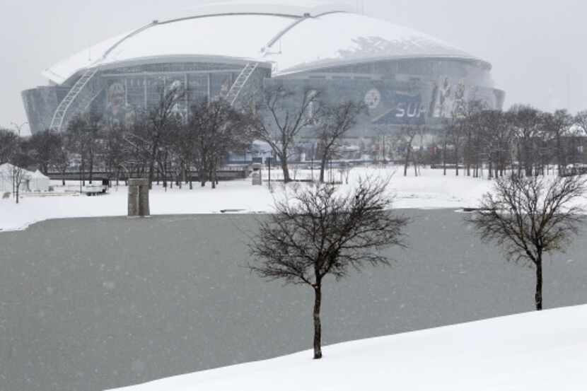 Una tormenta invernal impidió que el Super Bowl XLV en la casa de los Cowboys de Dallas,...