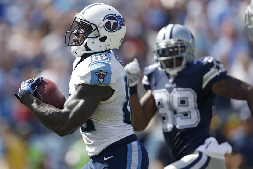 Tennessee Titans tight end Delanie Walker (82) runs up the field after a catch for a 61 yard...